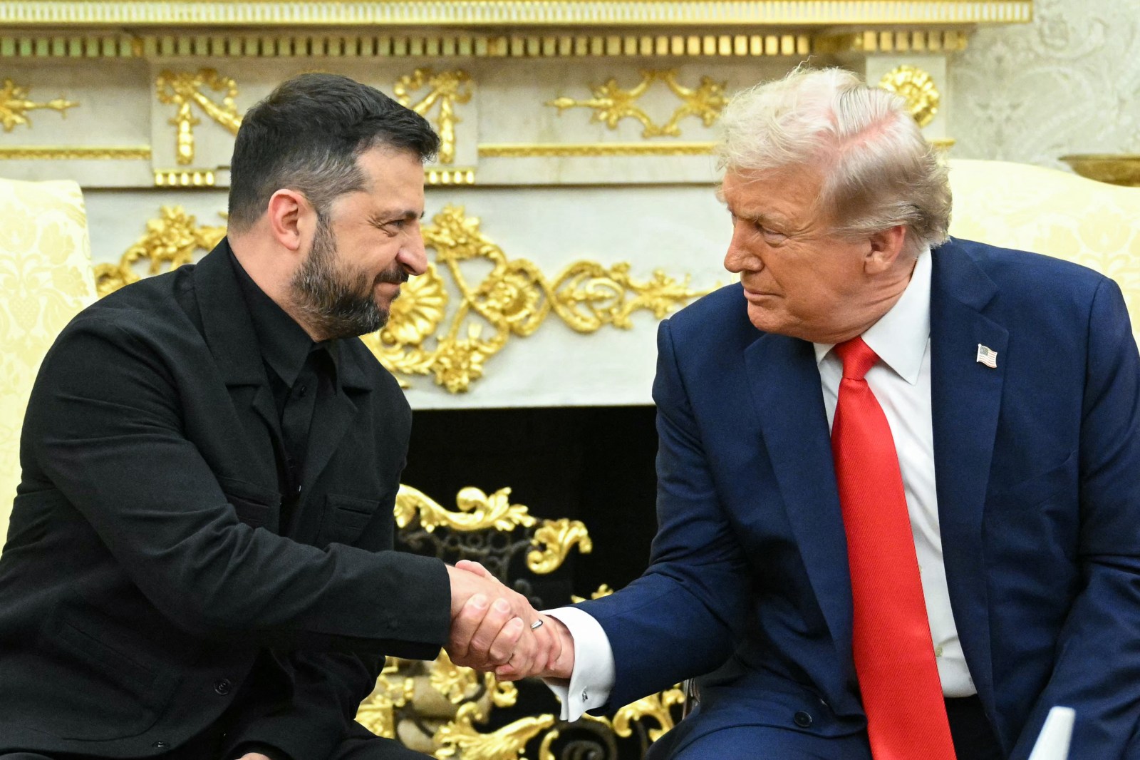 TOPSHOT - Ukrainian President Volodymyr Zelensky and US President Donald Trump shake hands during a meeting in the Oval Office of the White House in Washington, DC, on August 18, 2025. European leaders join Ukrainian President Volodymyr Zelensky in talks with US President Donald Trump on August 18, as they try to find a way to end Russia's offensive. The leaders heading to Washington on Monday to appear alongside Zelensky call themselves the "coalition of the willing." (Photo by Mandel NGAN / AFP via Getty Images)